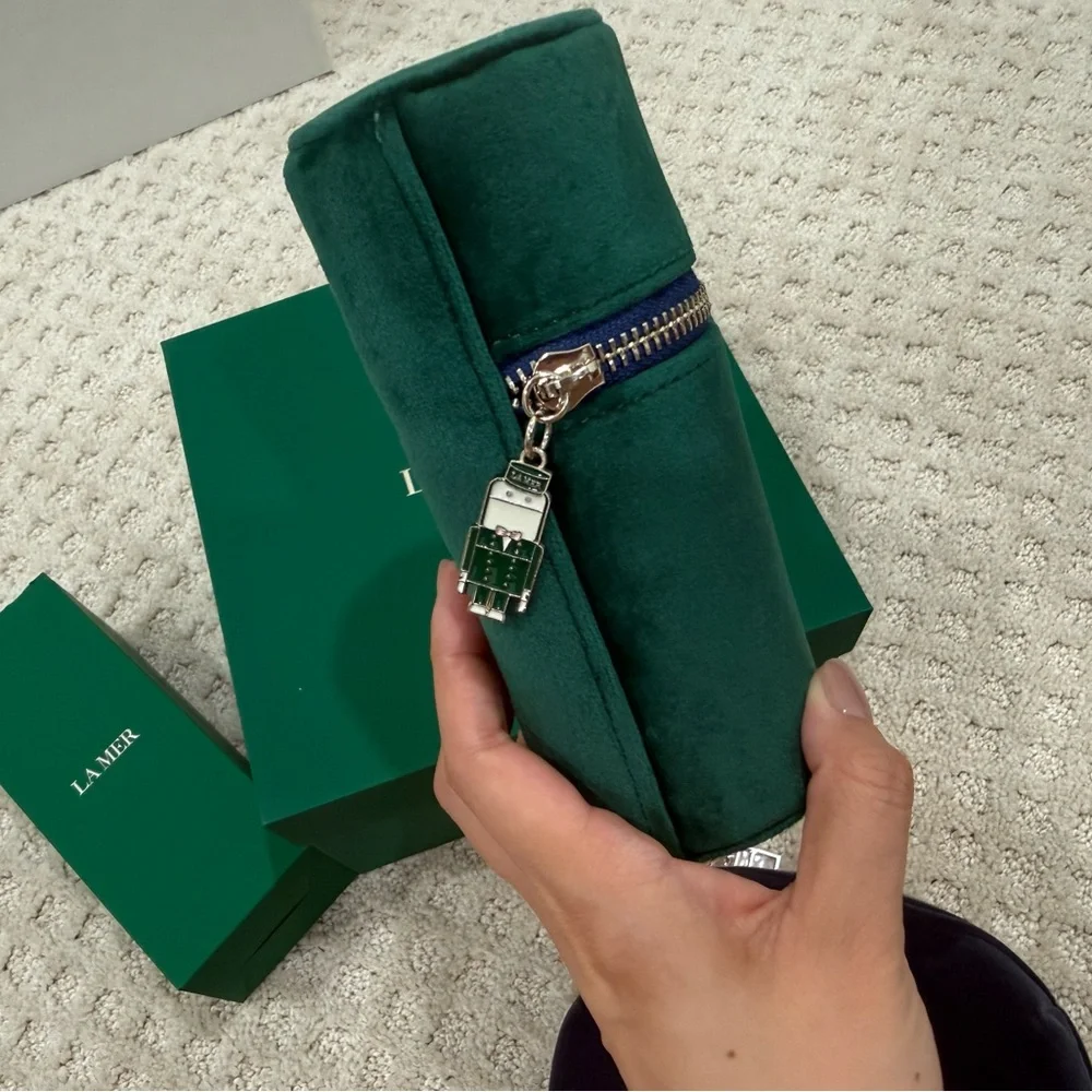 La Mer Velvet Travel Set in Deep Green and Navy Blue